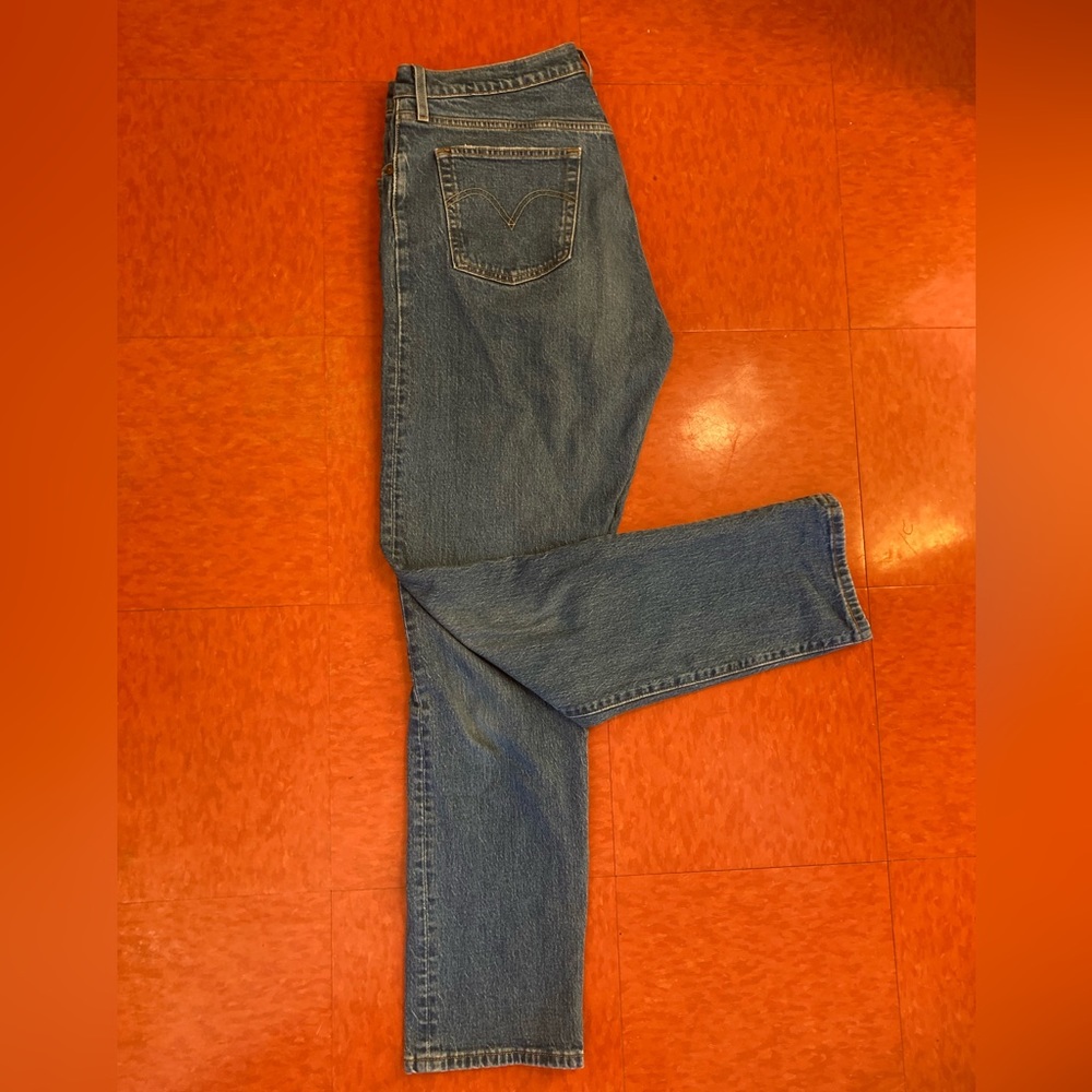 Levi’s 501 Original Women’s Jeans in Medium Wash - Picture 2 of 6